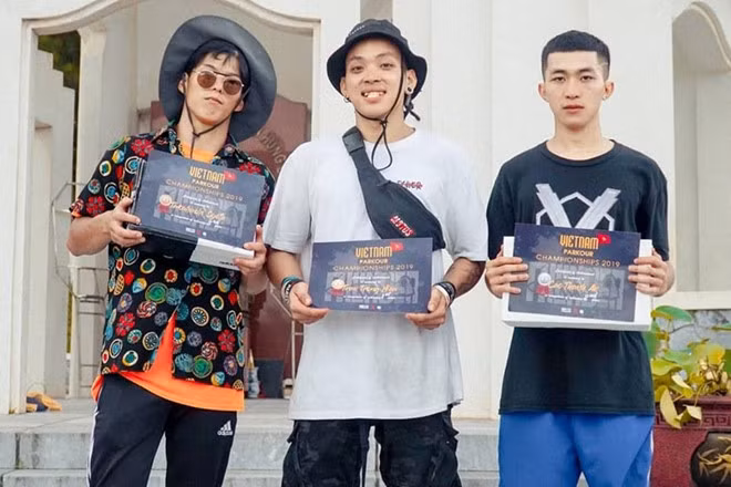 9X nhay qua hai noc nha cao 18 tang: '5 nam kinh nghiem moi dam lam'-Hinh-2