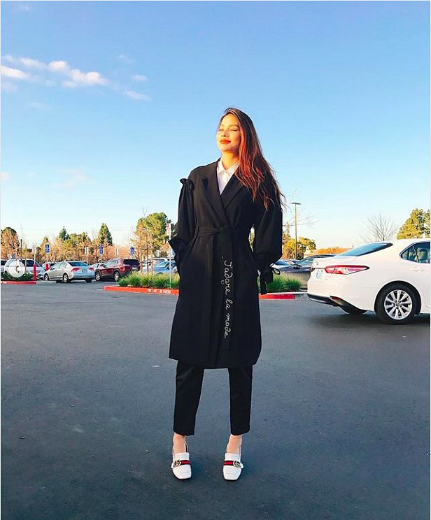 Pham Huong khoe anh chinh dien, 