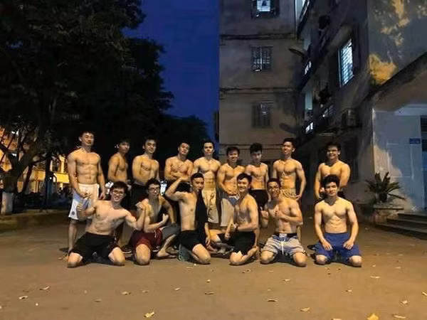 Nam sinh Bach khoa khien chi em 