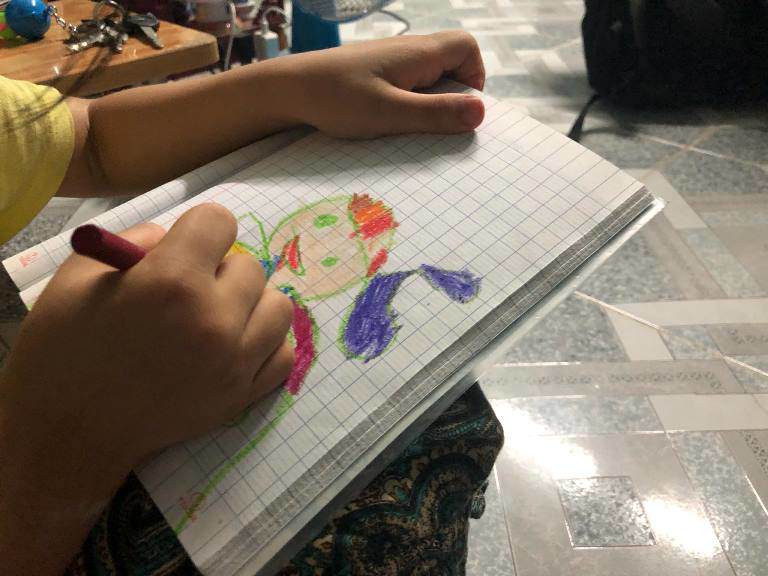 Be gai 5 tuoi bi xam hai va cau hoi xe long