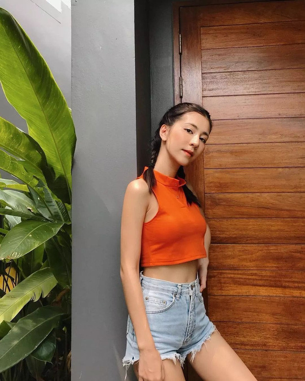 Những cô nàng nổi loạn, phóng khoáng cũng sẽ không thể bỏ qua gam màu chất lừ này trong style street của mình.