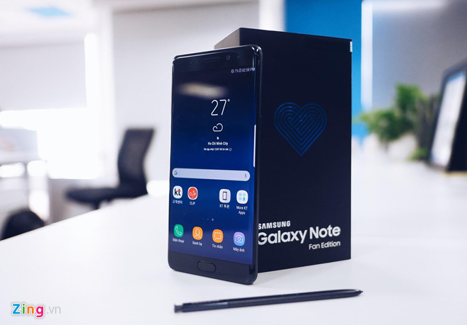 Samsung Galaxy Note FE - Samsung tiếp tục cải tiến S Pen, giúp bút có thể nhận được 4.096 mức độ lực, cho phép nó trở nên thật hơn khi người dùng sử dụng viết, vẽ. Bút S Pen trên thế hệ Note mới hỗ trợ zoom, dịch trực tiếp, tạo ảnh gif, viết vẽ ngay ở dưới nước.