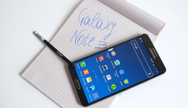 Samsung Galaxy Note 3 - S Pen trên Note 3 được thiết kế vuông vức, cho cảm giác cầm nắm thoải mái hơn. Nâng cấp đáng giá nhất trên thế hệ này là menu Air Command, cho phép người dùng truy cập nhanh vào nhiều tính năng gồm Screen write, Scrapbook, S Finder, Pen Window và Action Memo.