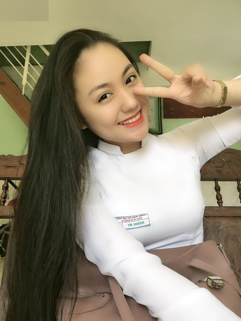 Net dep chuan hoa hau cua nu sinh trong bo anh ao dai trang gay sot-Hinh-2