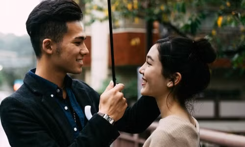 Lap muu lay cap dien thoai cua nang vi muon ket duyen