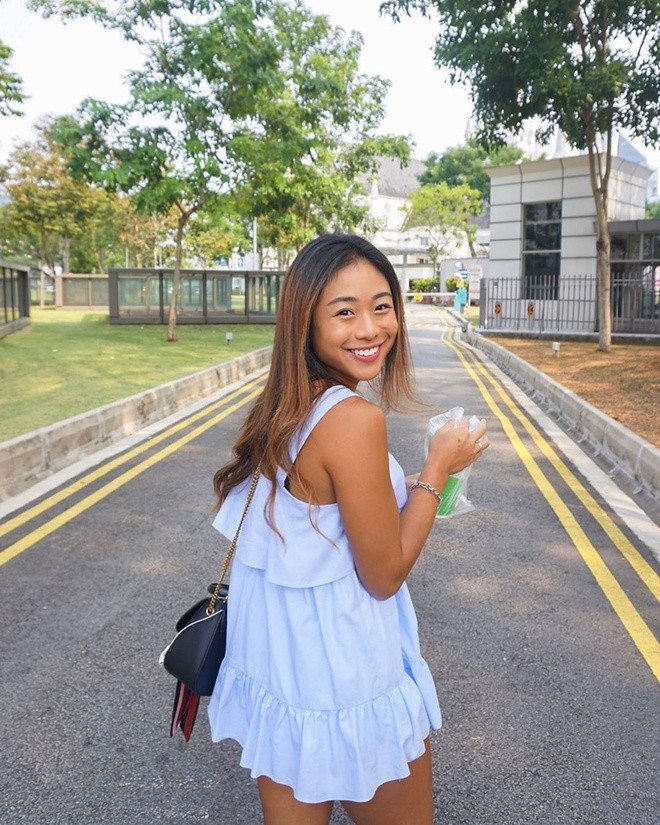 Những bức ảnh đời thường của "thiên thần bóng chuyền bãi biển" cũng được nhiều người chia sẻ. Phong cách vừa năng động, cá tính vừa ngọt ngào, dễ mến của Eliza Chong nhận nhiều lời khen ngợi.