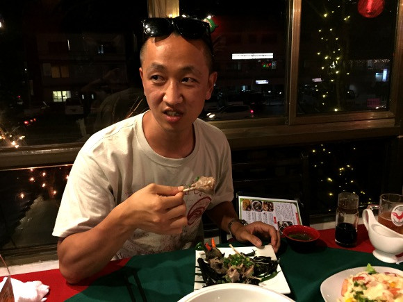 Phong vien nguoi Nhat khoc thet khi an thu sup doi nau voi hoa qua-Hinh-2