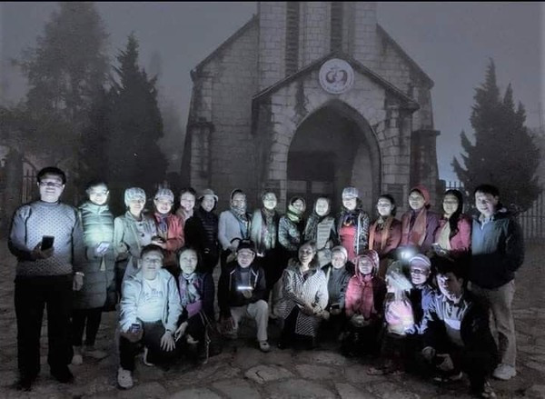 Buc anh nhu doa ma cua nhom co chu U40 giua suong mu Sapa