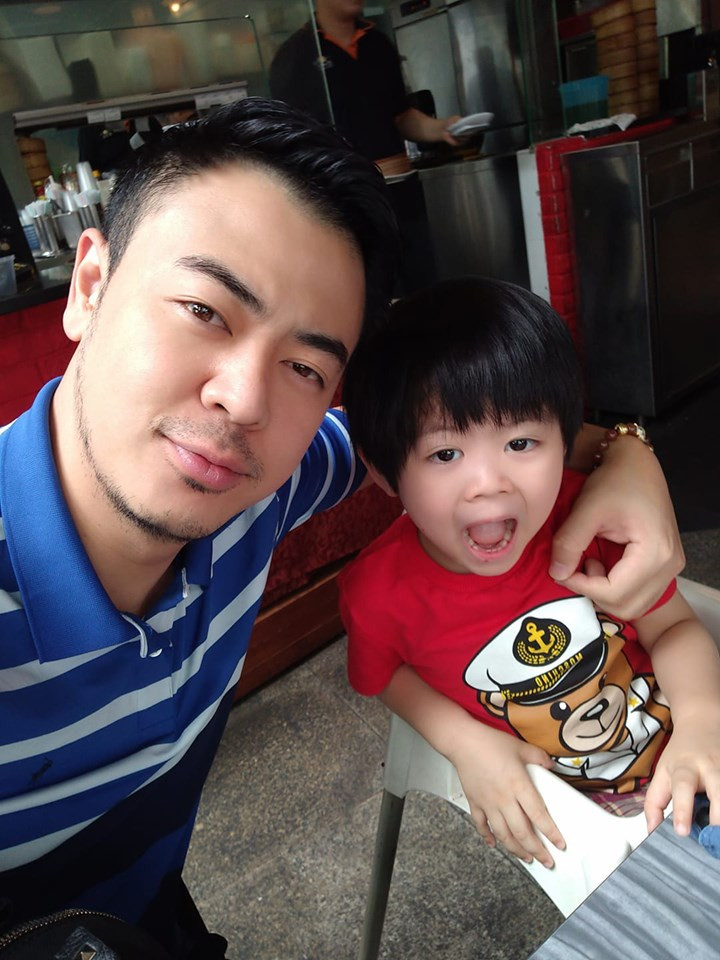 Tuấn Tú cũng là người đàn ông thuộc tuýp người của gia đình. Nam diễn viên dành nhiều thời gian cho con trai Kỳ Nam, vợ chồng Tuấn Tú cũng rất thoải mái chia sẻ nhiều khoảnh khắc hạnh phúc bên gia đình trên mạng xã hội. Sau hàng chục năm làm nghệ thuật, bất ngờ trở lại điện ảnh, nam diễn viên vẫn nhận được tình cảm yêu mến từ người hâm mộ.