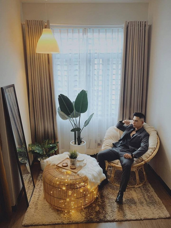 Góc "sống ảo" là nơi chụp hình ưa thích của nam ca sĩ.