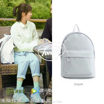 Trông thì đơn giản nhưng chiếc balo đến từ hãng Zooyork này là item được dân mạng Trung Quốc truy lùng, rất yêu thích.