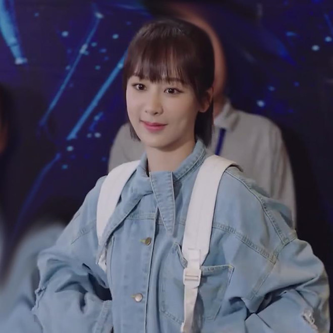 Sở hữu chiều cao lý tưởng 1,67 m nhưng do cách ăn mặc, trong phim Cá mực hầm mật, Dương Tử trông nhỏ bé hơn bình thường. Cô thường xuyên lựa chọn trang phục rộng rãi, thoải mái, thích hợp với tính cách của nhân vật Đồng Niên.