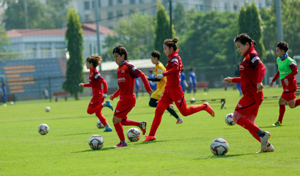 Lương của nhiều cầu thủ nữ rất thấp.