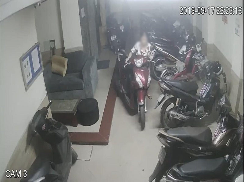 Gai tre mat sach do dac sau khi tim duoc ban o ghep-Hinh-3