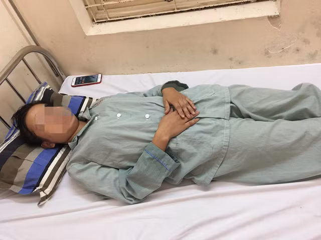 Cô gái trẻ phải nhập viện vì "thú vui" hít bóng cười mỗi ngày Co gai tre phai nhap vien vi