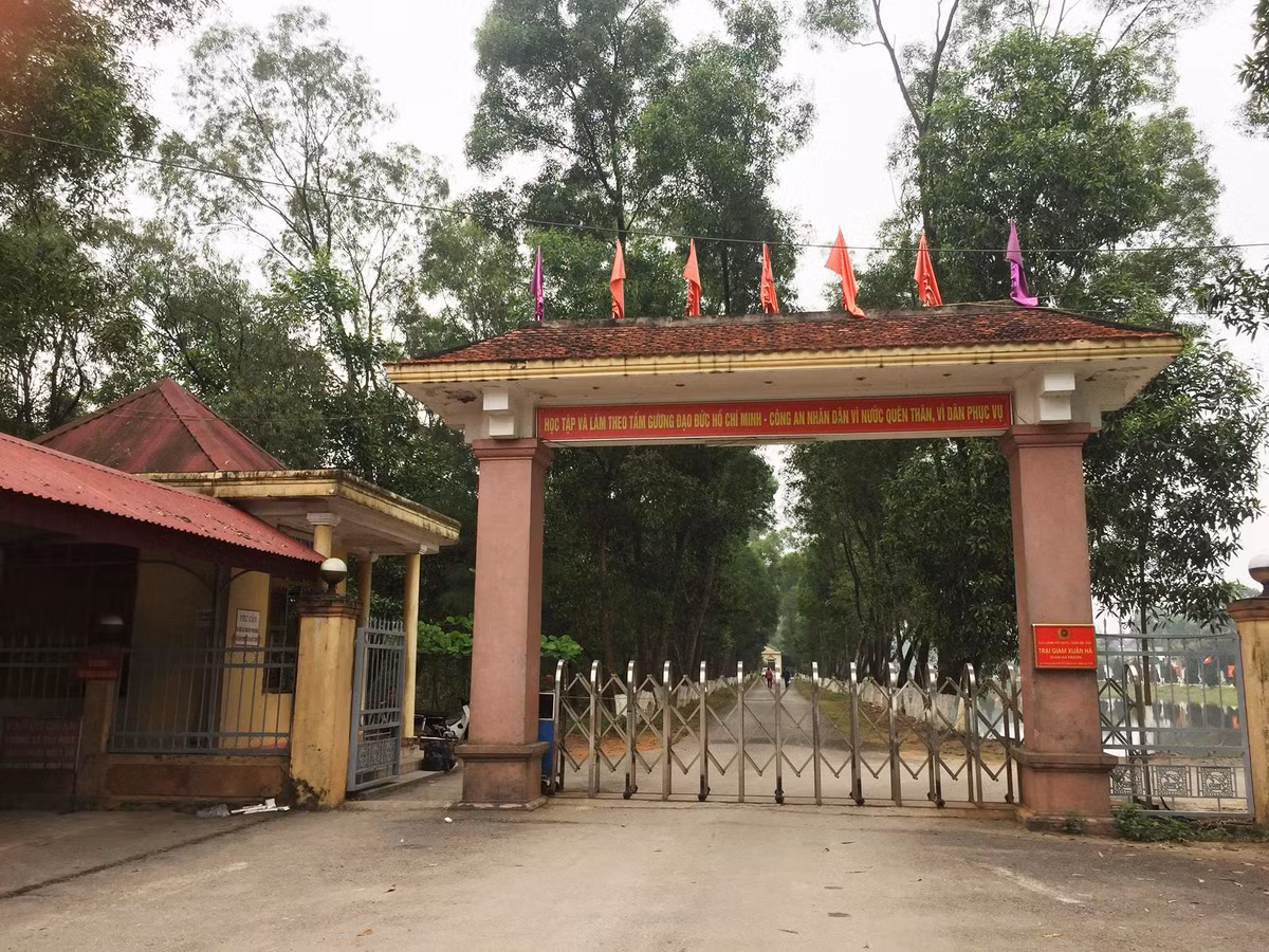 Ha Tinh: Cam dao doat mang ban tu trong trai giam