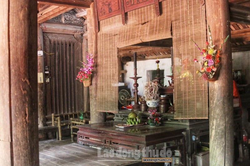 Kết cấu của nhà chính gồm 5 gian 2 dĩ. Trong đó, 3 gian giữa là nơi thờ cúng tổ tiên, ngay cạnh là nơi tiếp khách, phòng ngủ được bố trí ở hai gian bên cạnh.