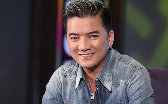 Đàm Vĩnh Hưng kể anh sinh ra trong một gia đình giàu có. Tuy nhiên, biến cố bất ngờ xảy ra nên gia đình anh lâm vào cảnh nợ nần, không nơi ăn chốn ở. Bố anh phải đạp xích lô mưu sinh, đến mức khi ông chết còn không đủ tiền để mua chiếc quan tài. Mẹ anh phải năn nỉ để mua được và chờ tiền phúng điếu để trả.