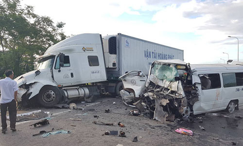 Tranh ra duong ngay Tam Nuong keo gap hoa sat than