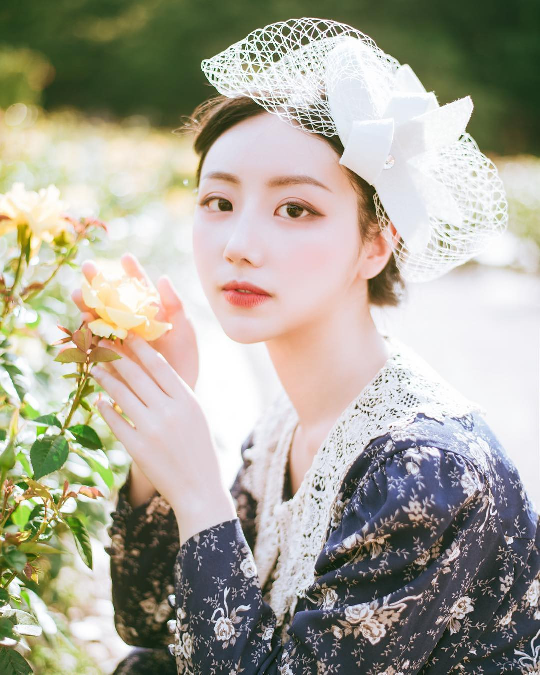 Tuổi Mão và Dần sinh vào tháng 2 âm lịch: Tháng 2 âm lịch thuộc Mộc trong ngũ hành. Do đó, người tuổi Mão và Dần mệnh Mộc sẽ được hưởng nhiều may mắn, phúc lộc. Họ thông minh, có tài năng hơn người. Dù là làm nghề gì họ đều rất tâm huyết, cố gắng làm tốt nhất. 