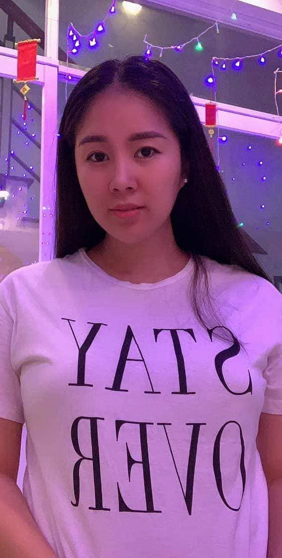 Le Phuong chup anh khoe bung bau to 