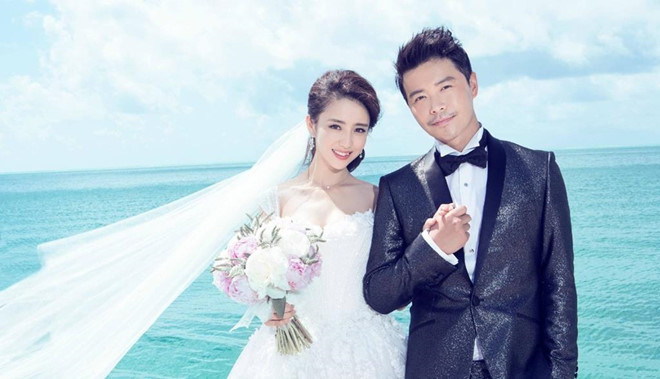 Đồng Lệ Á: Đồng Lệ Á sinh năm 1984, là mỹ nữ Tân Cương nổi tiếng với nhan sắc xinh đẹp. Cô được biết đến nhờ phim Cung tỏa tâm ngọc (2011). Tuy nhiên, cô có cuộc hôn nhân không mấy êm ả bên người chồng đào hoa là đạo diễn, nhà sản xuất, diễn viên Trần Tư Thành. Họ kết hôn năm 2014 và có một cậu con trai. Kể từ khi kết hôn, Trần Tư Thành vẫn không bỏ được thói trăng hoa và ngoại tình với hơn 10 người phụ nữ khác nhau.