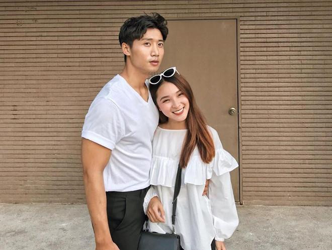 Đôi trẻ yêu nhau hơn 1 năm, thường xuyên xuất hiện cùng nhau trong các chuyến du lịch nước ngoài cho đến các sự kiện, họp báo ra mắt phim của Kinh Lâm.