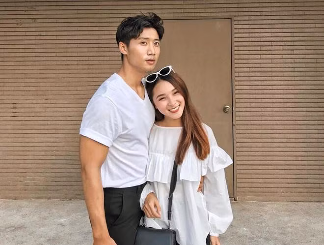 Đôi trẻ yêu nhau hơn 1 năm, thường xuyên xuất hiện cùng nhau trong các chuyến du lịch nước ngoài cho đến các sự kiện, họp báo ra mắt phim của Kinh Lâm.