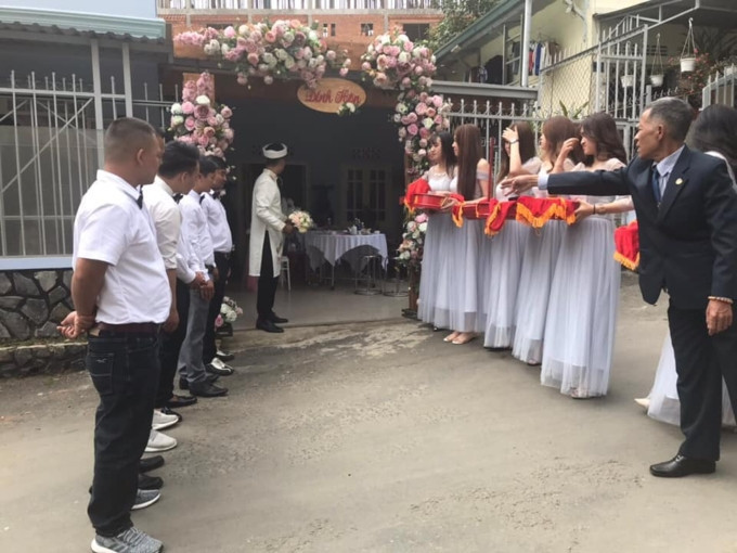 Chong sap cuoi bo theo nguoi cu, doi tra ca qua sinh le-Hinh-2