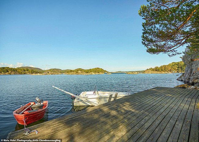 Chủ nhà có thể tự do sử dụng bến tàu để đi lại giữa đảo và đất liền một cách dễ dàng.Khoảng cách di chuyển từ đất liền đến đảo chỉ mất khoảng năm phút
