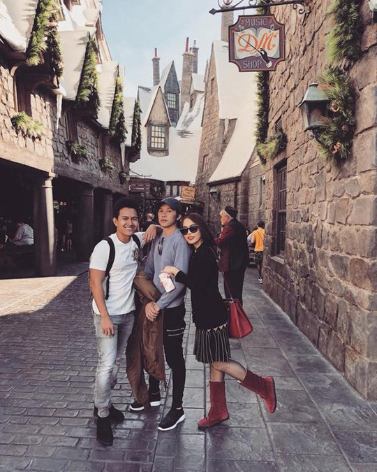 Thời gian qua, Thành Vinh thường xuyên đi về giữa Việt Nam và Mỹ. Anh còn tham gia chương trình Nhanh như chớp với tư cách khách mời. Anh kể điều anh tự hào nhất về bản thân là chưa bao giờ để cha phải buồn phiền vì mình.