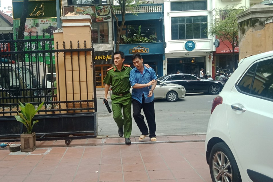 Dua doi tuong xam hai be gai o cong vien di giam dinh tam than