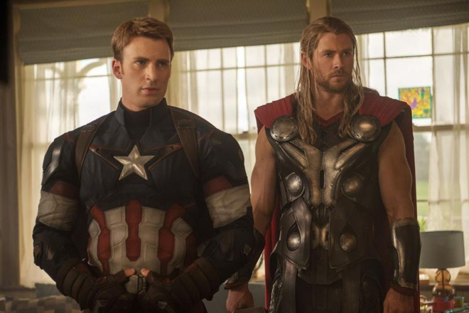 Chris Evans và Chris Hemsworth trong Avengers: Endgame: Hai tài tử vào vai Captain America và Thor nhận từ 15 đến 20 triệu USD cho Avengers: Endgame. Ở lần đầu đóng phim của Vũ trụ Điện ảnh Marvel, Evans nhận một triệu USD (Captain America: The First Avenger, 2011), còn Hemsworth chỉ được trả 500.000 USD (Thor, 2011). Sau đó, mức thù lao của họ mới nâng dần lên sau các phần.