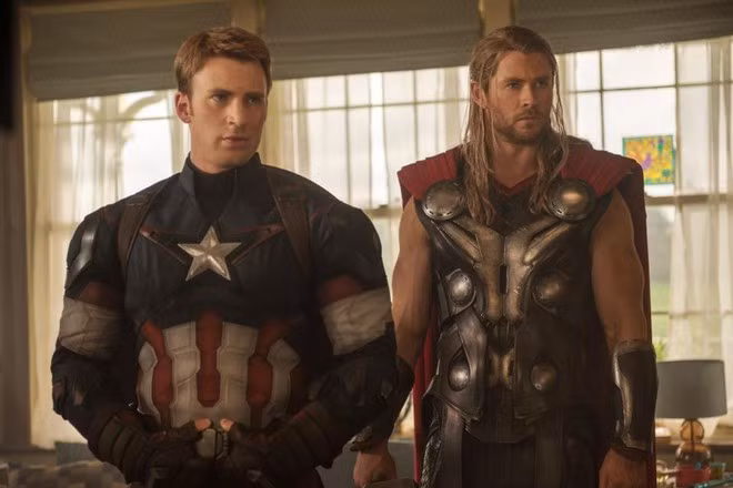 Chris Evans và Chris Hemsworth trong Avengers: Endgame: Hai tài tử vào vai Captain America và Thor nhận từ 15 đến 20 triệu USD cho Avengers: Endgame. Ở lần đầu đóng phim của Vũ trụ Điện ảnh Marvel, Evans nhận một triệu USD (Captain America: The First Avenger, 2011), còn Hemsworth chỉ được trả 500.000 USD (Thor, 2011). Sau đó, mức thù lao của họ mới nâng dần lên sau các phần.