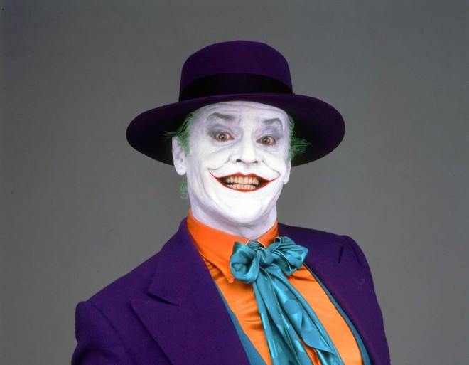 Jack Nicholson trong Batman: Trong phiên bản Batman năm 1989 do Tim Burton đạo diễn, ngôi sao huyền thoại 3 lần đoạt giải Oscar Jack Nicholson được trả 6 triệu USD để đóng vai phản diện nguy hiểm The Joker. Tuy nhiên, số tiền thực sự mà ông được trả không chỉ đến từ cát-xê phim mà còn một điều khoản hợp đồng béo bở, cho phép Nicholson hưởng phần trăm lợi nhuận từ doanh thu phòng vé và thậm chí cả thương hiệu này mà ông không xuất hiện trong các phần sau đó. Nhờ vậy, tổng số tiền mà Warner Bros. phải trả cho Nicholson lên đến 50 triệu USD.