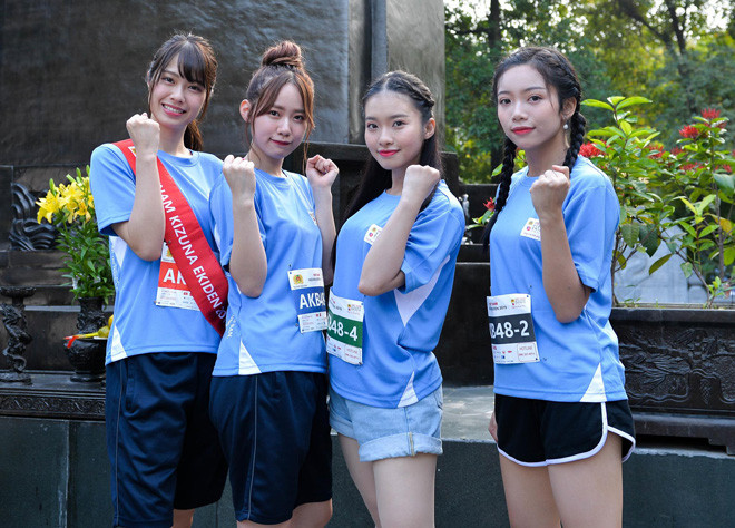 Mới đây, nhóm nhạc được mệnh danh “thánh nữ Nhật Bản” – AKB48 đã có chuyến ghé thăm VIệt Nam và tham gia vào sự kiện chạy tiếp sức phong cách Nhật Bản tại Hà Nội.