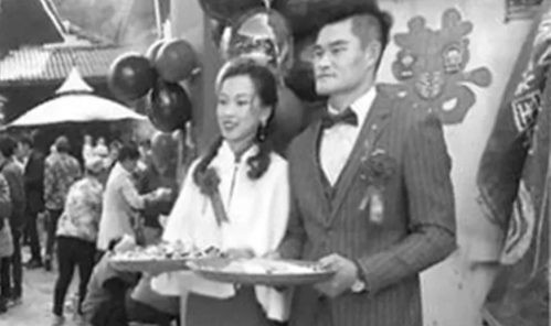 Chu re khong chut do du nhay xuong song cuu be gai sap chet duoi