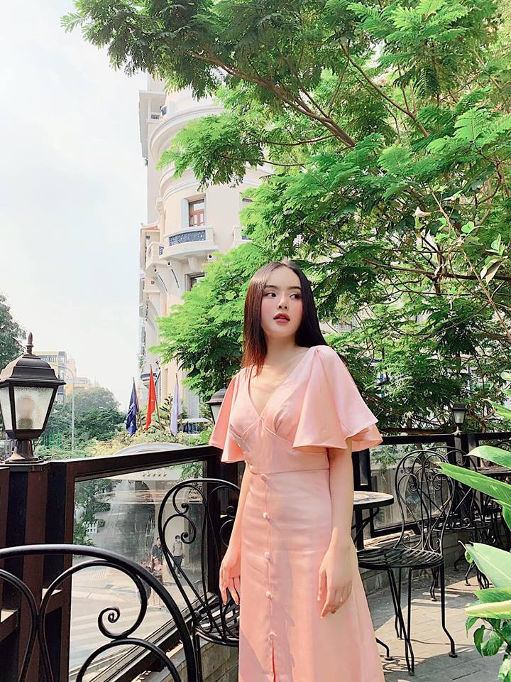 Mới đây, cô nàng tung ra bộ sưu tập trong đó chị gái Angela Phương Trinh đảm nhận vai trò người mẫu ảnh.