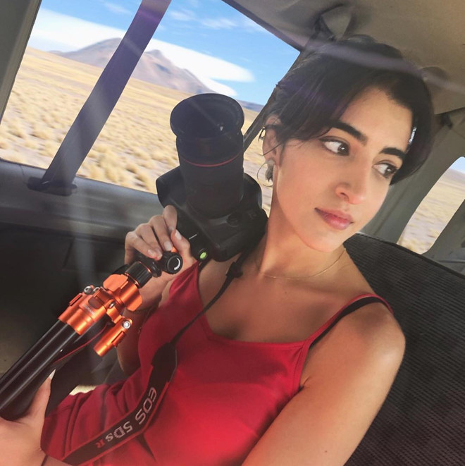 Cô thường xuyên đăng những bài hát cô cover từ các ca sĩ nổi tiếng như Avicii, Sam Smith, James Morrison, Coldplay. Luciana Zogbi cũng biểu diễn trong các quán cà phê và quán bar địa phương ở Sao Paulo, Brazil.