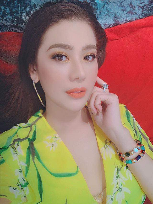 Moi quan he hien tai cua Lam Khanh Chi va me chong