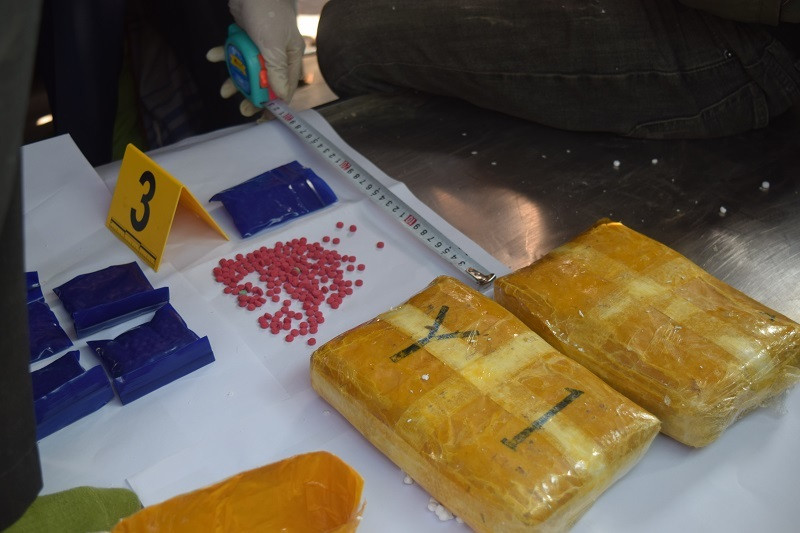 Vu xe tang van chuyen 14.000 vien ma tuy: Bat tam giam nguoi me-Hinh-2