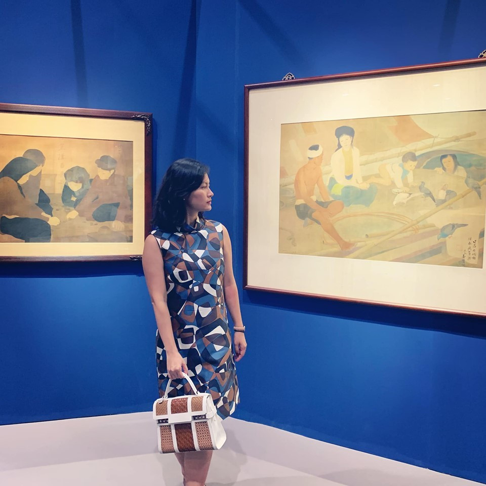 Đỗ Hải Yến thường xuyên xuất hiện tại các nhà đấu giá Christie's, Sotheby's, triển lãm Art Basel ở Hong Kong.