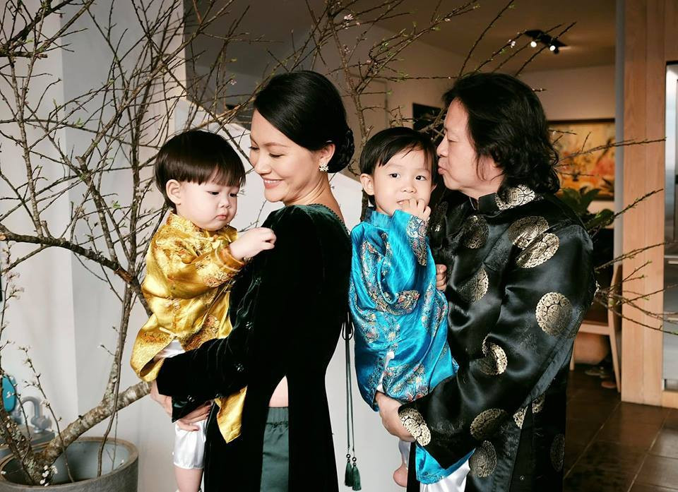 Nữ diễn viên luôn chia sẻ hình ảnh hạnh phúc bên chồng con.