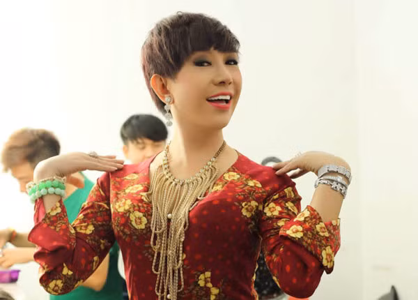 Long Nhat dang anh la am chi viec phau thuat chuyen gioi-Hinh-2