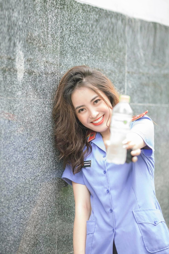 Được biết, đó là Nguyễn Hoà Trang, sinh năm 1995, cựu sinh viên khoá 1 của trường Đại học Kiểm sát, hiện đang công tác tại Viện kiểm sát nhân dân thành phố Hà Nội.