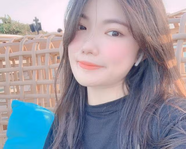 Hanh trinh lay lai nhan sac sau 20 lan phau thuat cua co gai bi tat axit-Hinh-2