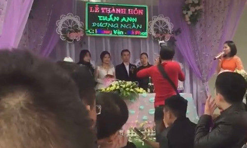 Su co bat ngo trong dam cuoi khien co dau chu re cuoi 