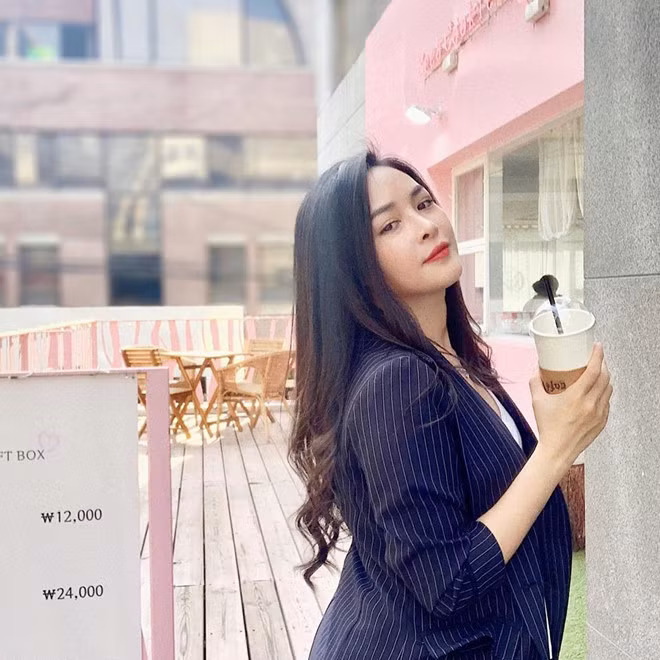 Đến nay, 4 năm sau khi nổi tiếng, Thanh Quỳnh được nhiều người nhận xét là ngày càng xinh đẹp, mặn mà. 9X hiện làm việc cho bệnh viện đã thực hiện phẫu thuật thẩm mỹ cho mình. Với thu nhập ổn, cô không chỉ tự lo cho bản thân mà còn phụ giúp kinh tế gia đình và làm từ thiện.