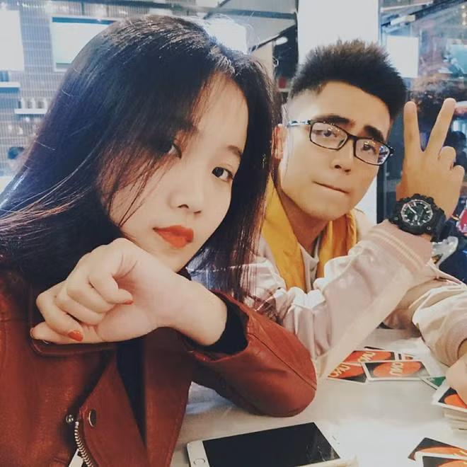 Trang cá nhân của chàng trai sinh năm 2000 này cũng thường xuất hiện ảnh với Hoàng Anh - bạn gái Văn Hậu U23 Việt Nam. Hai người được xem là bạn thân khi có những bức ảnh chụp chung và đăng trên mạng xã hội.