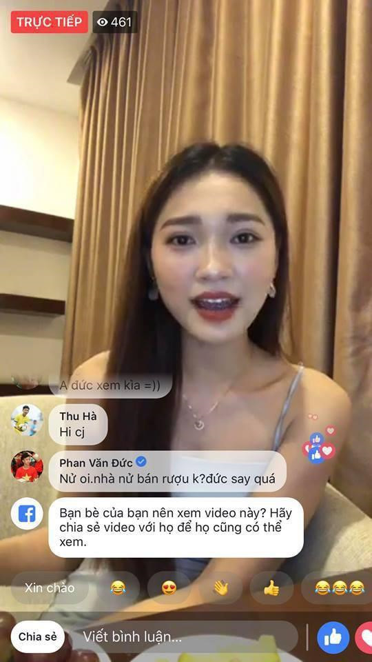 Đôi trẻ thường xuyên bình luận thân thiết qua lại trên mạng xã hội. Không chỉ vậy, nhiều bức ảnh "thả thính", ẩn ý chuyện tình cảm của Ngọc Nữ cũng được Văn Đức nhiệt tình "thả tim", khiến dân mạng càng có cơ sở tin rằng hai người là một cặp. Ảnh chụp màn hình.